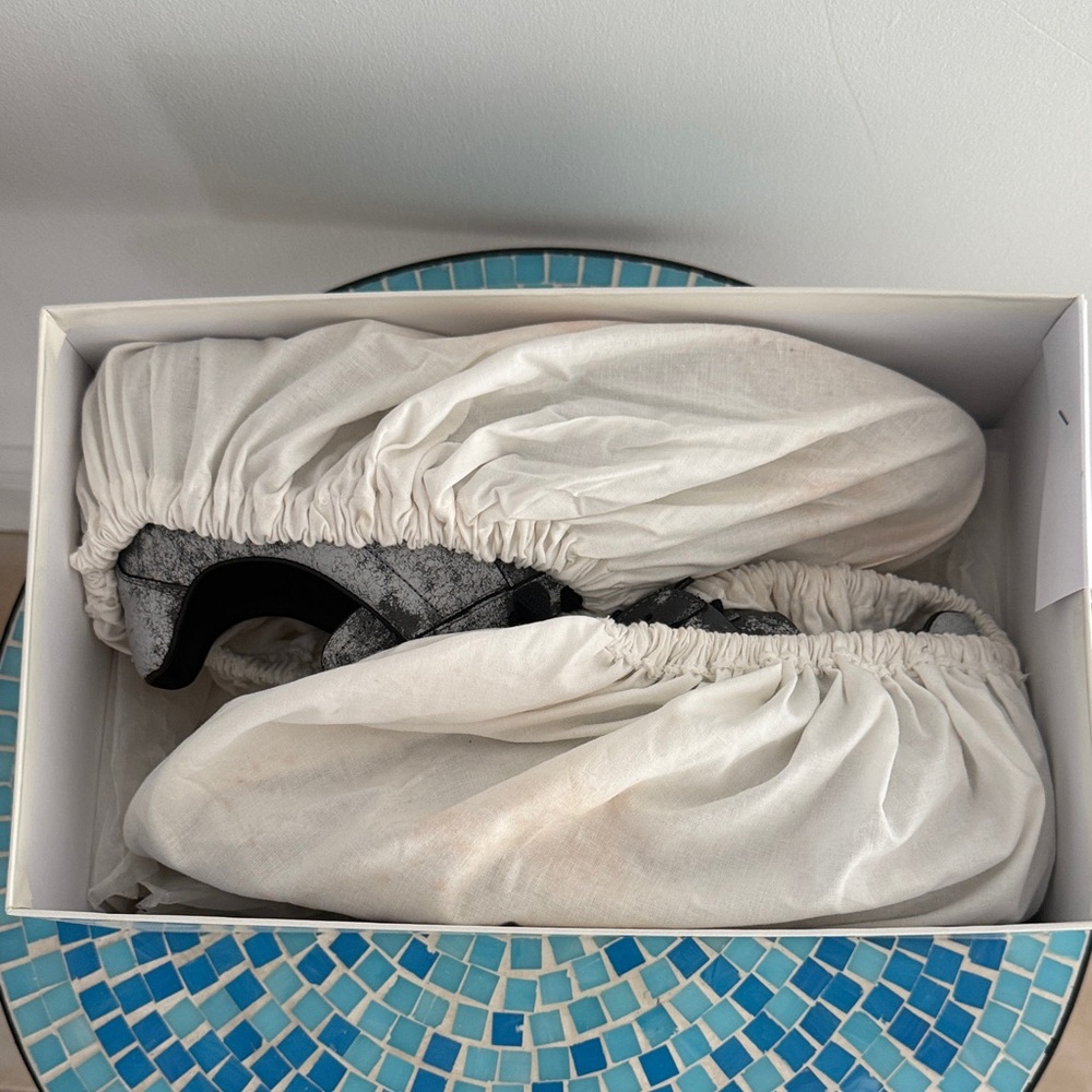 Men's Maison Margiela Silver and Gray Marbled Low-Top Replica Sneakers - Picture 7 of 8